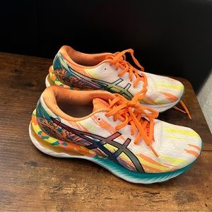 ASICS Noosa size 7